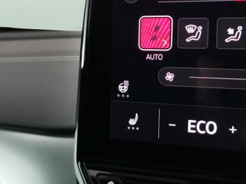 Volkswagen ID.4 Pro Performance 77kWh Family (204 ps) - ACTIVE LANE ASSIST - LED
