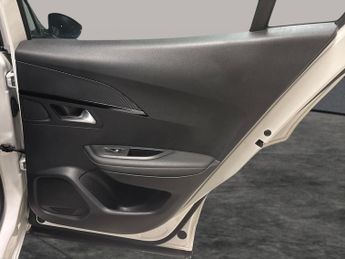 Peugeot E-2008 50kWh GT (7kW Charger) (136 ps) - LED - REVERSE CAM - NAV