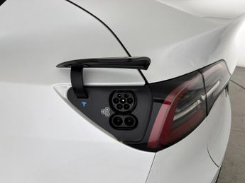 Tesla Model Y (Dual Motor) Long Range 4WDE (384 bhp) - HEATED STEERING