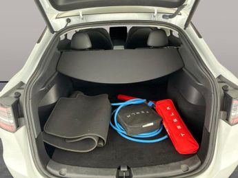 Tesla Model Y (Dual Motor) Long Range 4WDE (384 bhp) - HEATED STEERING