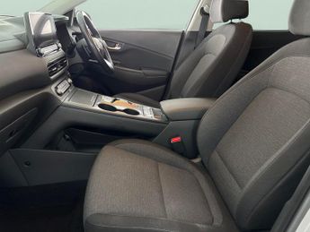 Hyundai Kona 64kWh Premium (10.5kW Charger) (204 ps) - UPGRADED SOUND - LED