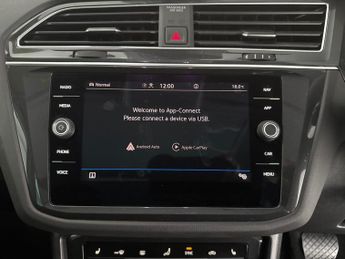 Volkswagen Tiguan 1.4 TSI 13kWh Elegance Plug-in DSG (245 ps) - REVERSE CAM - HEAT