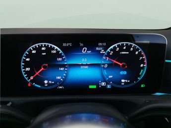 Mercedes-Benz A Class 1.3 A250e 15.6kWh AMG Line (Premium) Plug-in 8G-DCT (218 ps) - S