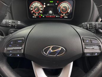 Hyundai Kona 64kWh Premium (10.5kW Charger) (204 ps) - UPGRADED SOUND - LED