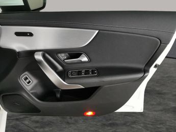 Mercedes-Benz CLA 1.3 CLA180 AMG Line (Premium 2) Coupe 7G-DCT (136 ps) - LED - NA