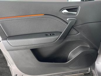Renault Captur 1.6 E-TECH techno (145 ps) - LANE DEPARTURE  - 18IN ALLOYS - BLU