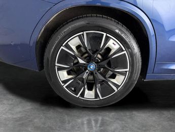 BMW iX3 80kWh M Sport Pro (286 ps) - HUD - BMW LASERLIGHTS - ADAPT CRUIS