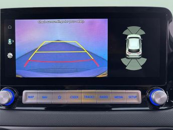 Hyundai Kona 64kWh Premium (10.5kW Charger) (204 ps) - UPGRADED SOUND - LED