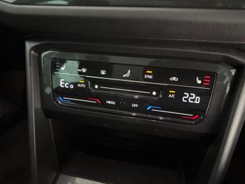 Volkswagen Tiguan 1.4 TSI 13kWh Elegance Plug-in DSG (245 ps) - REVERSE CAM - HEAT