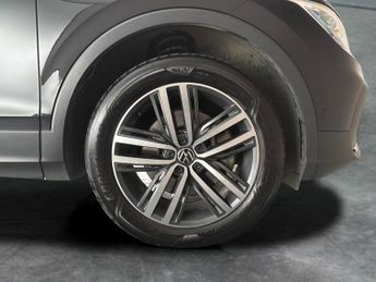 Volkswagen Tiguan 1.4 TSI 13kWh Elegance Plug-in DSG (245 ps) - REVERSE CAM - HEAT