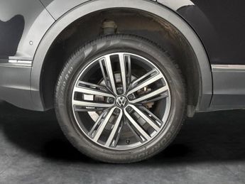 Volkswagen Tiguan 1.4 TSI 13kWh Elegance Plug-in DSG (245 ps) - REVERSE CAM - HEAT