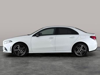 Mercedes-Benz A Class 1.3 A250e 15.6kWh AMG Line (Premium) Plug-in 8G-DCT (218 ps) - S