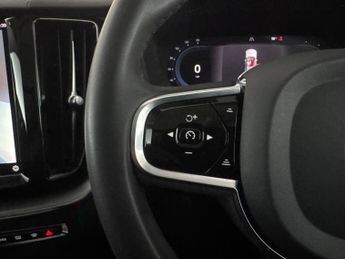 Volvo XC60 2.0h T6 Recharge 18.8kWh Plus Plug-in AWD (350 ps) - KEYLESS ENT