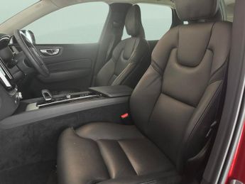 Volvo XC60 2.0h T6 Recharge 18.8kWh Plus Plug-in AWD (350 ps) - KEYLESS ENT