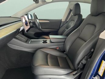 Tesla Model Y SUV RWD (346 ps) - HEATED STEERING - WIFI - BLIND SPOT ASSIST
