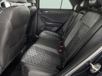 Volkswagen T-Roc 1.5 TSI R-Line DSG (150 ps) - PARK ASSIST - NAV - HEATED SEATS