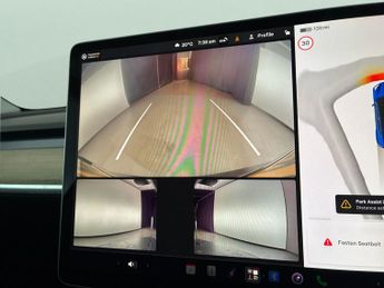 Tesla Model Y SUV RWD (346 ps) - HEATED STEERING - WIFI - BLIND SPOT ASSIST