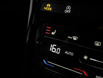Volkswagen T-Roc 1.5 TSI R-Line DSG (150 ps) - PARK ASSIST - NAV - HEATED SEATS