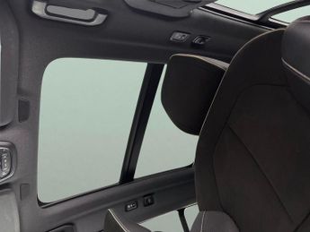 Volvo XC40 1.5 T3 R-Design (163 ps) - HK AUDIO - VERSATILITY PACK - PAN ROO