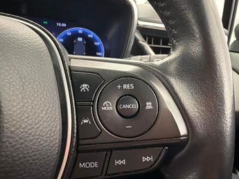 Toyota Corolla 1.8 VVT-h Design Touring Sports CVT (140 ps) - REVERSE CAM - NAV