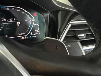 BMW 3 Series 2.0 330e 12kWh SE Pro Plug-in (292 ps) - PERFORMANCE CONTROL