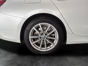 BMW 3 Series 2.0 330e 12kWh SE Pro Plug-in (292 ps) - PERFORMANCE CONTROL