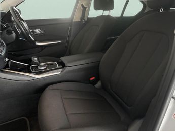 BMW 3 Series 2.0 330e 12kWh SE Pro Plug-in (292 ps) - PERFORMANCE CONTROL