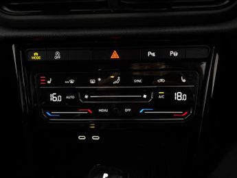 Volkswagen T-Roc 1.5 TSI R-Line DSG (150 ps) - PARK ASSIST - NAV - HEATED SEATS