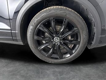 Volkswagen T-Roc 1.5 TSI R-Line DSG (150 ps) - PARK ASSIST - NAV - HEATED SEATS