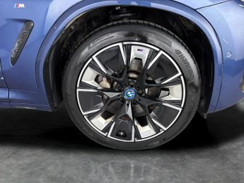 BMW iX3 80kWh M Sport Pro (286 ps) - HUD - BMW LASERLIGHTS - ADAPT CRUIS