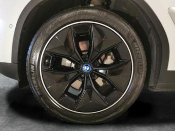 BMW iX3 80kWh Premier Edition Pro (286 ps) - HUD - PARK ASSIST - HK AUDI