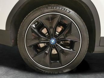 BMW iX3 80kWh Premier Edition Pro (286 ps) - HUD - PARK ASSIST - HK AUDI