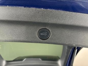 Tesla Model Y SUV RWD (346 ps) - HEATED STEERING - WIFI - BLIND SPOT ASSIST