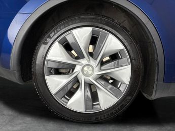 Tesla Model Y SUV RWD (346 ps) - HEATED STEERING - WIFI - BLIND SPOT ASSIST