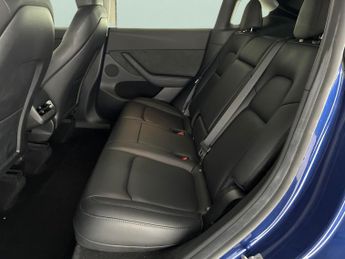 Tesla Model Y SUV RWD (346 ps) - HEATED STEERING - WIFI - BLIND SPOT ASSIST
