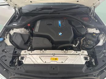 BMW 3 Series 2.0 330e 12kWh SE Pro Plug-in (292 ps) - PERFORMANCE CONTROL