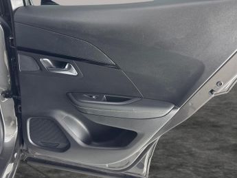 Peugeot 2008 1.2 PureTech GT EAT (130 ps) - BLACK ROOF RAILS - LED - REVERSE 