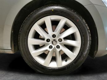 Skoda Superb 2.0 TDI SE Technology DSG (150 ps) - DRIVER MEMORY SEAT - BLUETO