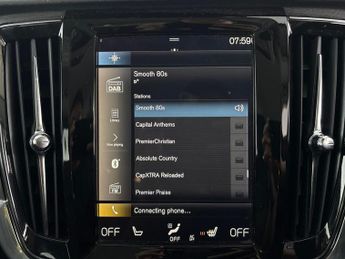 Volvo S90 2.0 T4 Momentum Plus (190 ps) - SENSUS SAT NAV - CARPLAY
