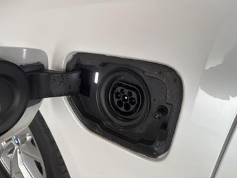 BMW 3 Series 2.0 330e 12kWh SE Pro Plug-in (292 ps) - PERFORMANCE CONTROL