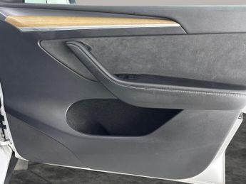 Tesla Model Y (Dual Motor) Long Range 4WDE (384 bhp) - LED - REVERSE CAM - NAV