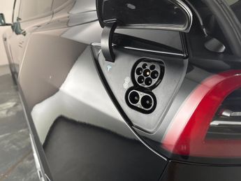 Tesla Model Y (Dual Motor) Long Range 4WDE (384 bhp) - HEATED STEERING