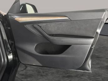 Tesla Model Y (Dual Motor) Long Range 4WDE (384 bhp) - HEATED STEERING