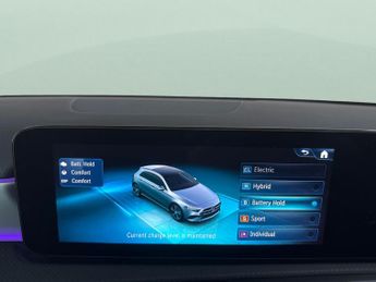 Mercedes-Benz A Class 1.3 A250e 15.6kWh AMG Line (Premium) Plug-in 8G-DCT (218 ps) - H
