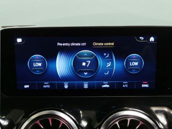 Mercedes-Benz EQA EQA 300 66.5kWh AMG Line 4MATIC (228 ps) - HEATED LEATHER - MIRR