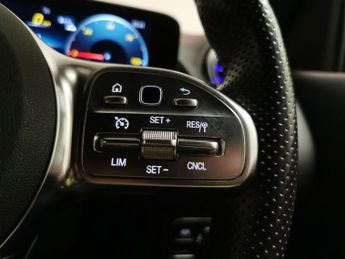 Mercedes-Benz EQA EQA 300 66.5kWh AMG Line 4MATIC (228 ps) - HEATED LEATHER - MIRR