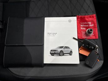 Volkswagen T-Roc 1.5 TSI R-Line DSG (150 ps) - PARK ASSIST - NAV - HEATED SEATS