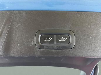 Volvo XC40 1.5h T4 Recharge 10.7kWh Plus Plug-in (211 ps) - ADAPTIVE CRUISE