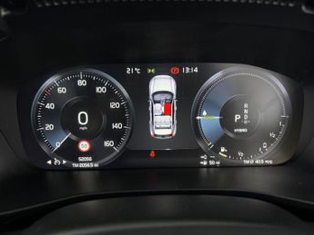 Volvo XC40 1.5h T4 Recharge 10.7kWh Plus Plug-in (211 ps) - ADAPTIVE CRUISE