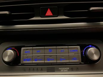 Hyundai Kona 64kWh Premium (10.5kW Charger) (204 ps) - HEATED SEATS - HEATED 
